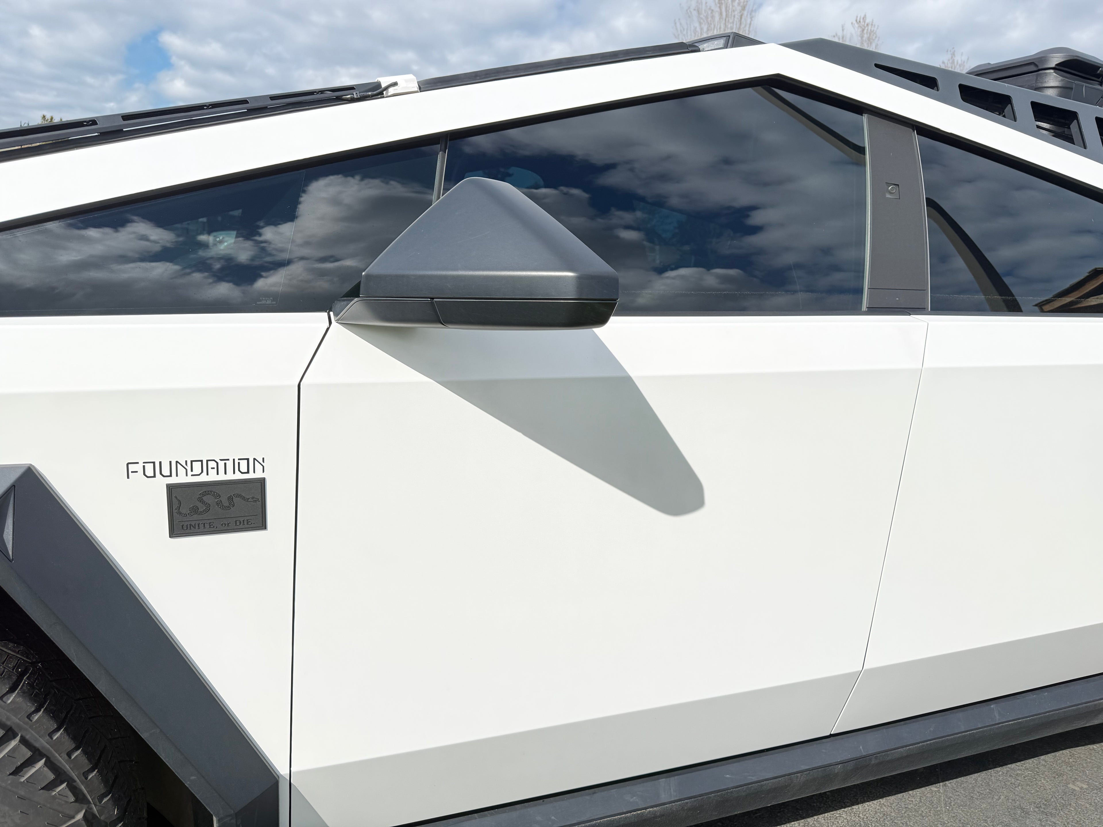 Carbon Fiber Magnet Black